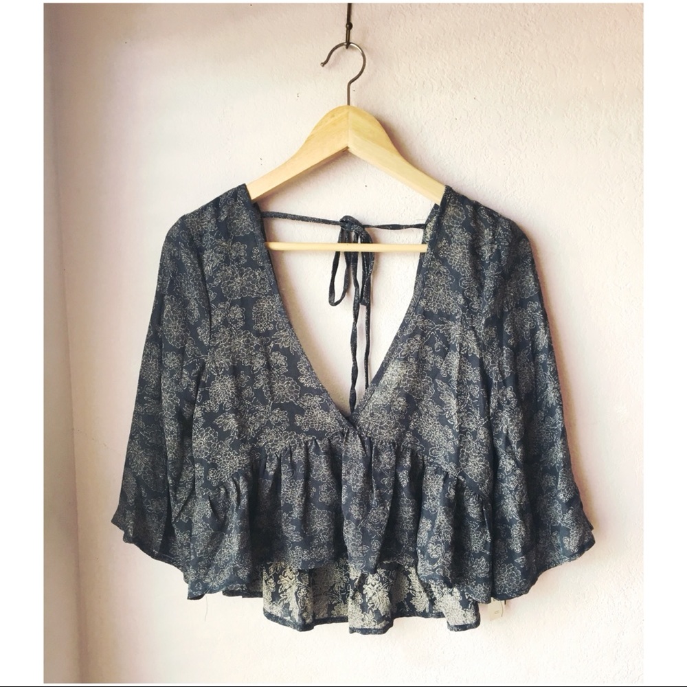 SOLD ❌{Saltwater Luxe} NWT Deep V-neck Top